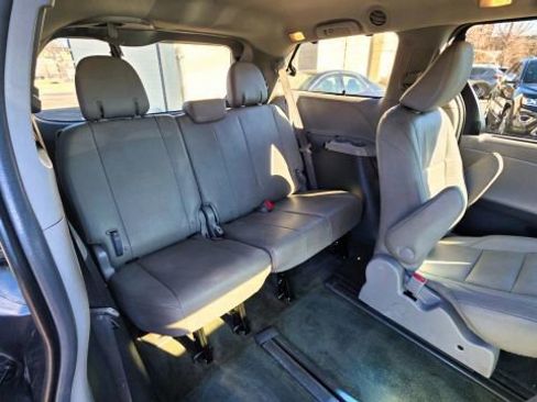 Used 2017 Toyota Sienna XLE Premium w/ Cargo Management Package image 31