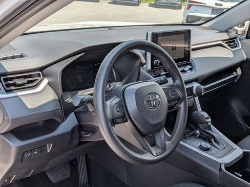 Used 2025 Toyota RAV4 LE AWD/4WD image 10