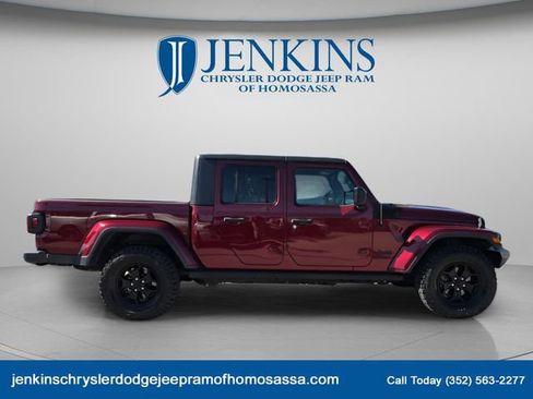 Used 2021 Jeep Gladiator Willys image 9