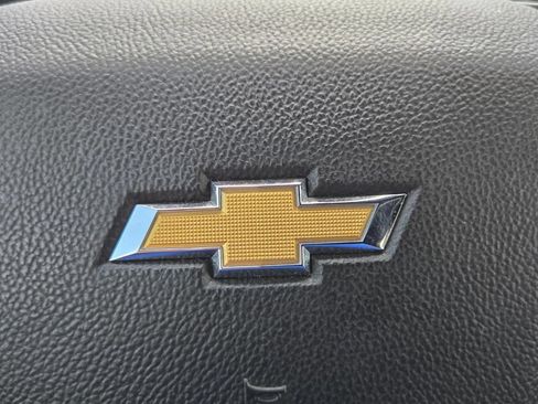 Used 2023 Chevrolet Traverse LT FWD image 27