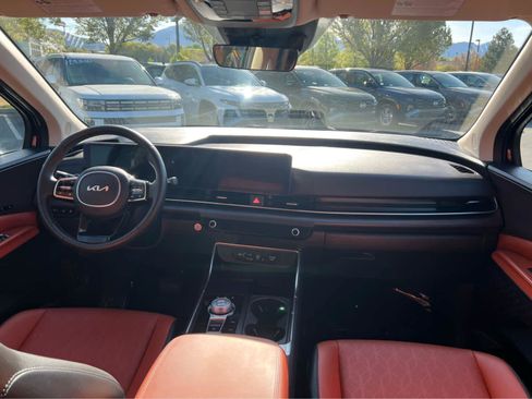 Used 2025 Kia Carnival EX FWD image 24