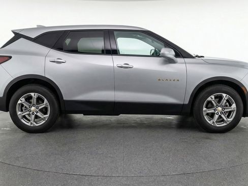 Used 2025 Chevrolet Blazer LT FWD image 11