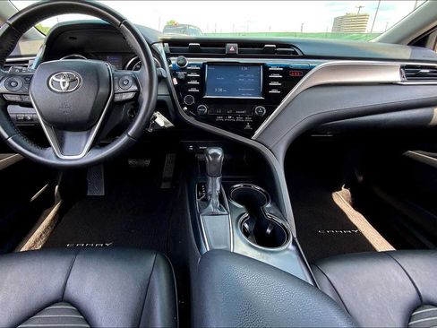 Used 2018 Toyota Camry SE FWD image 13