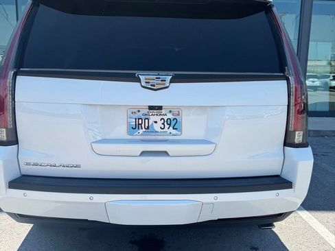 Used 2018 Cadillac Escalade Platinum AWD/4WD image 4