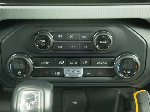 Used 2023 Ford Bronco Badlands image 32