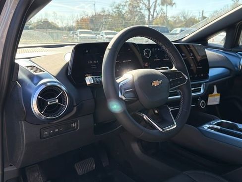 New 2026 Chevrolet Equinox EV LT image 25