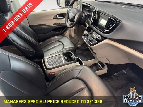 Used 2023 Chrysler Pacifica Touring-L FWD image 4