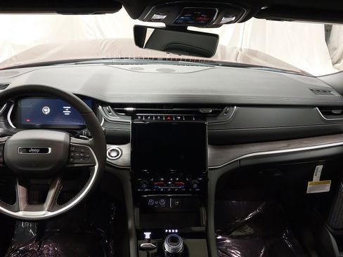 New 2025 Jeep Grand Cherokee L Limited image 26