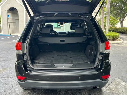 Used 2019 Jeep Grand Cherokee Laredo w/ Laredo X Package RWD image 35