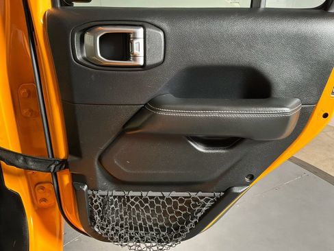 Used 2018 Jeep Wrangler Unlimited Sahara w/ Uconnect 4C Nav & Sound Group AWD/4WD image 19