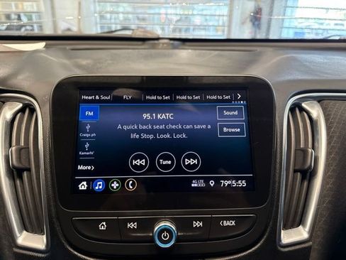 Used 2020 Chevrolet Malibu LT FWD image 17