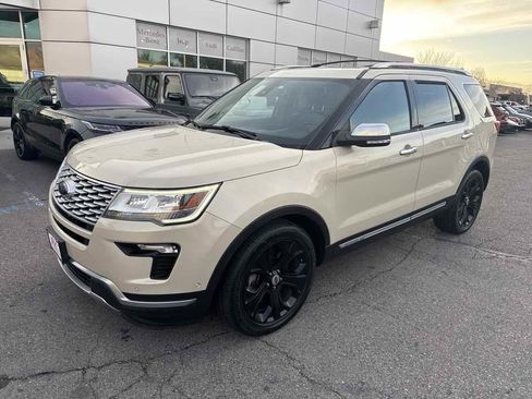 Used 2018 Ford Explorer Platinum image 2