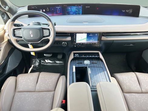 New 2026 Lincoln Navigator L Black Label AWD/4WD image 9