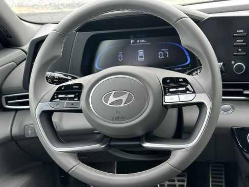 Used 2025 Hyundai Elantra Sport image 24