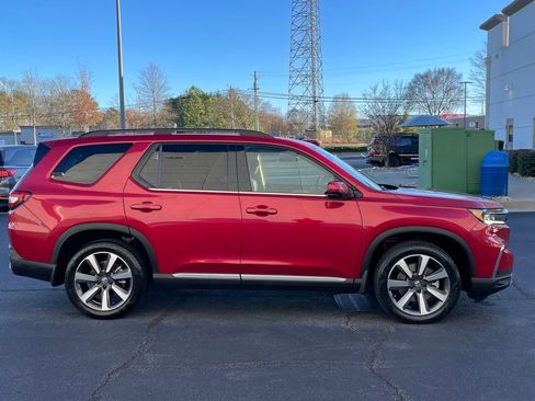 Used 2023 Honda Pilot Touring image 7