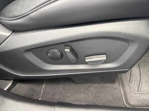 Used 2022 Ford Explorer XLT w/ Equipment Group 202A image 14