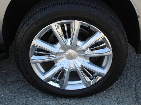 Used 2021 Chevrolet Suburban High Country RWD image 11