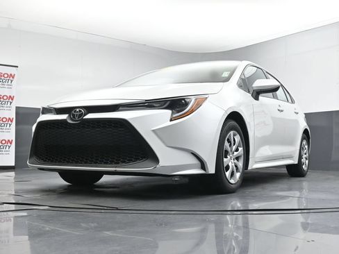 Used 2022 Toyota Corolla LE FWD image 34