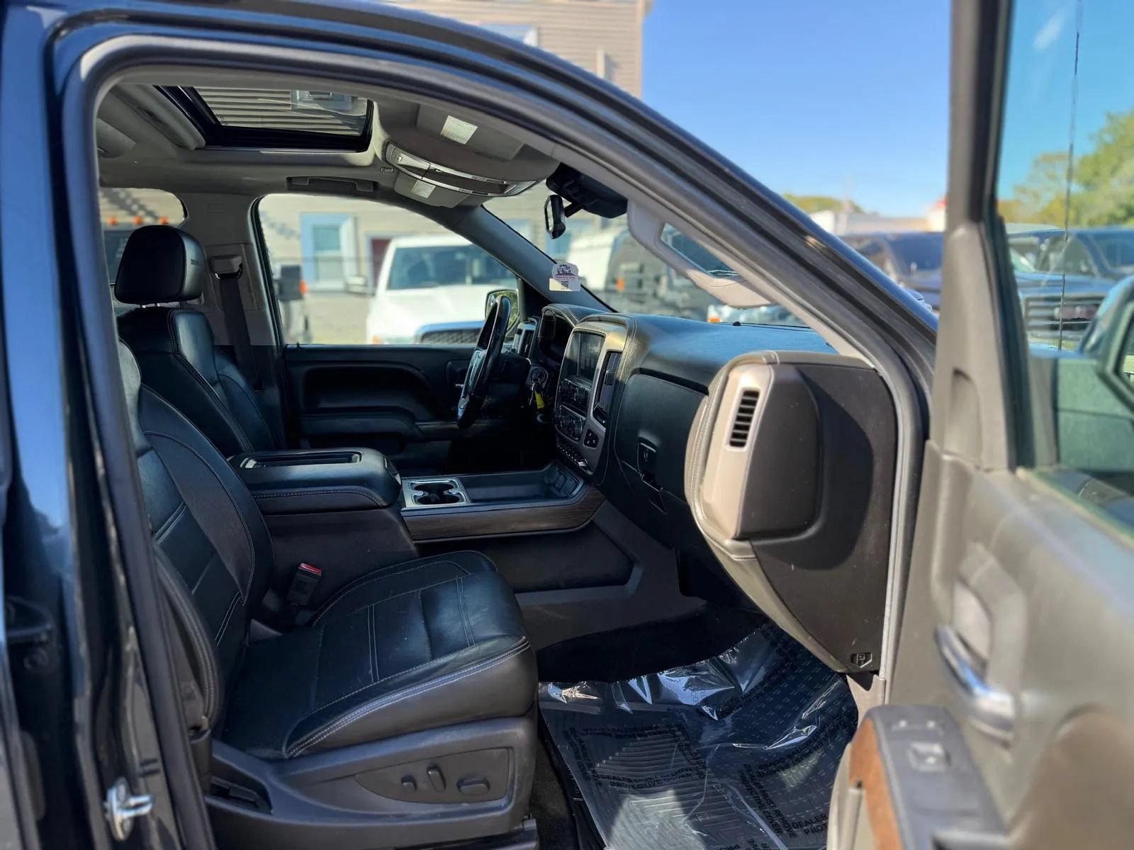 Used 2017 GMC Sierra 1500 Denali w/ Denali Ultimate Package AWD/4WD image 28