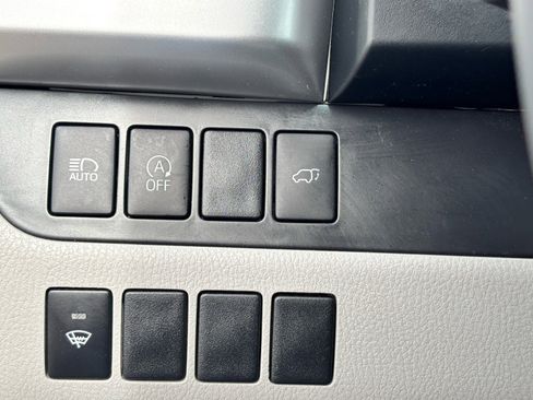 Used 2019 Toyota Highlander XLE w/ Carpet Mat Package (TMS) image 28