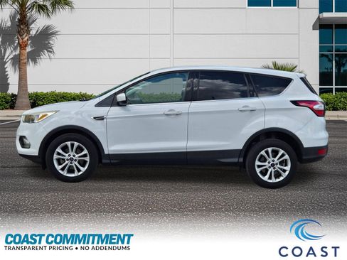 Used 2017 Ford Escape SE FWD image 3