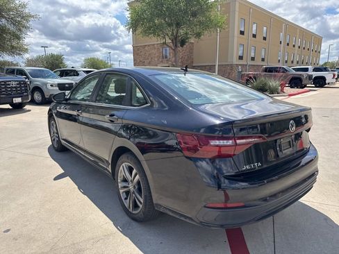 Used 2024 Volkswagen Jetta SE image 11