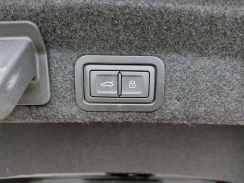 Used 2021 Audi A6 Premium Plus w/ Premium Plus Package image 37