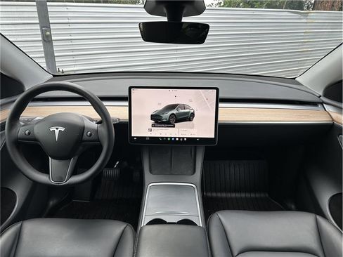 Used 2025 Tesla Model Y Long Range AWD/4WD image 19
