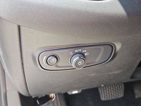 Used 2020 Chevrolet Equinox LT FWD image 14