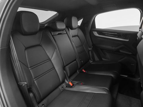 Certified 2025 Porsche Cayenne Coupe image 22