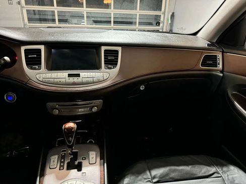 Used 2013 Hyundai Genesis 3.8 w/ Technology Pkg image 28