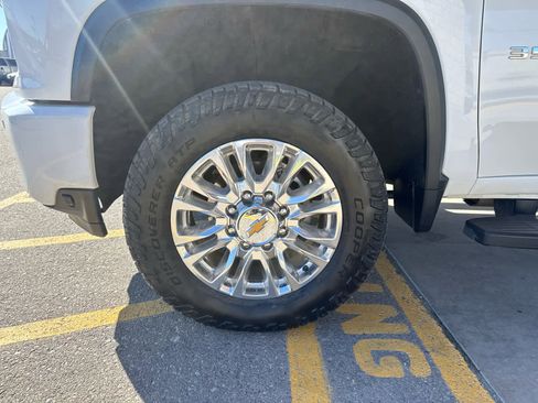 Used 2023 Chevrolet Silverado 3500 High Country w/ Z71 Off-Road Package image 8