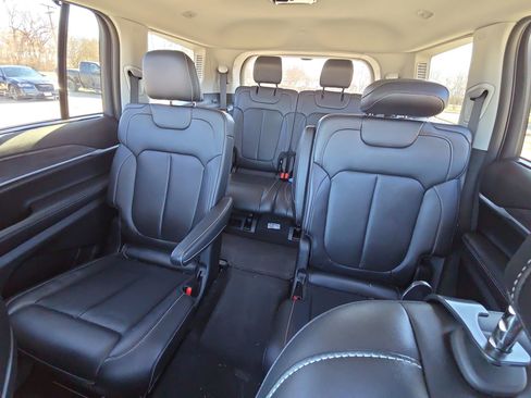 Used 2023 Jeep Grand Cherokee L Limited w/ Luxury Tech Group II image 22