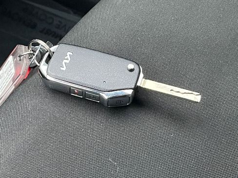 Used 2025 Kia Sportage LX image 22