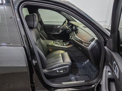 Used 2022 BMW X7 xDrive40i w/ M Sport Package AWD/4WD image 31