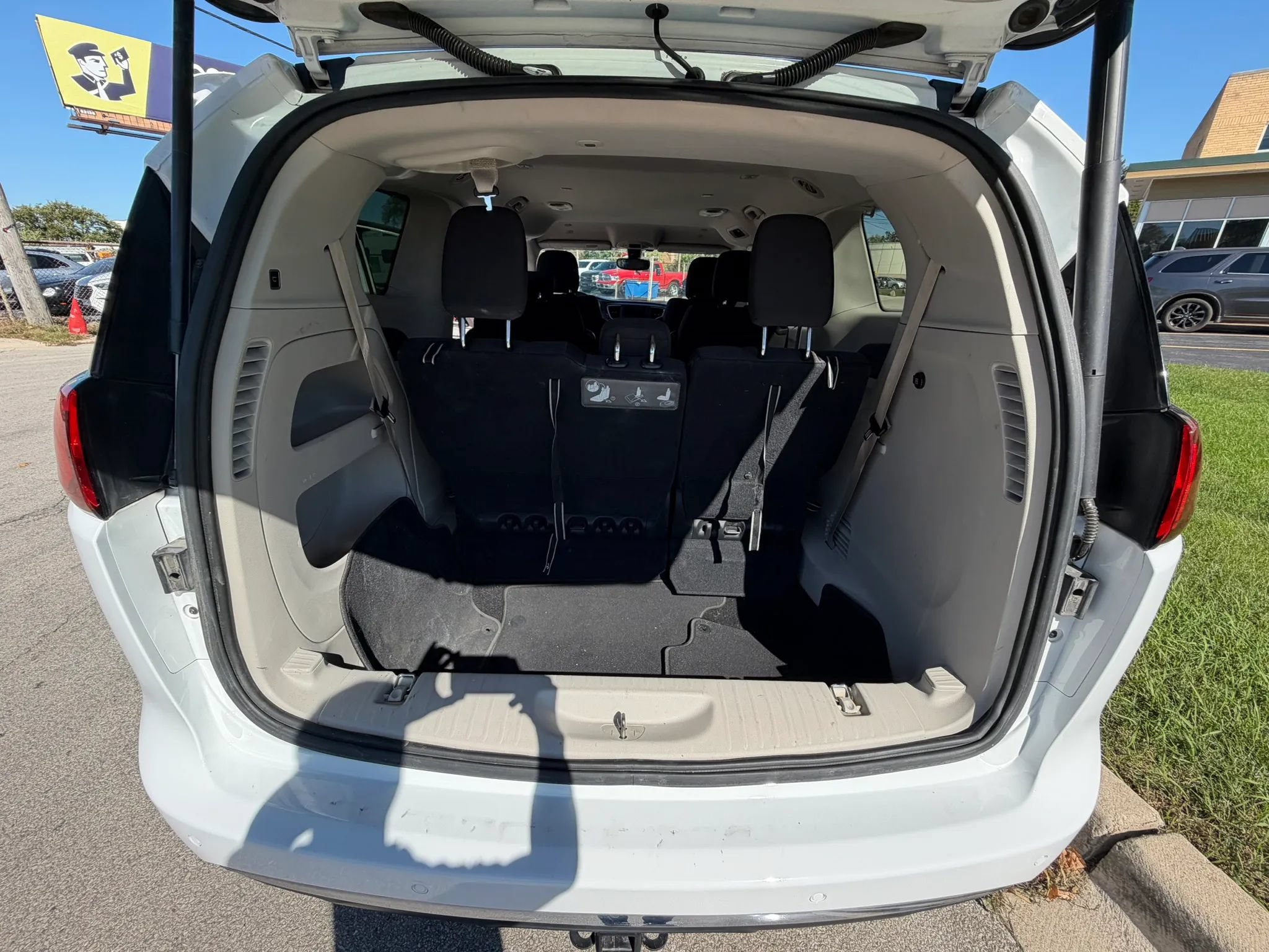 Used 2018 Chrysler Pacifica Touring Plus FWD image 13