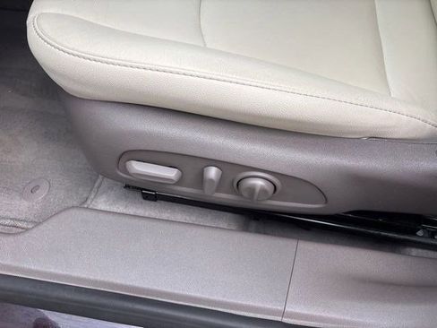 Used 2020 Chevrolet Malibu LT w/ Leather Package FWD image 12