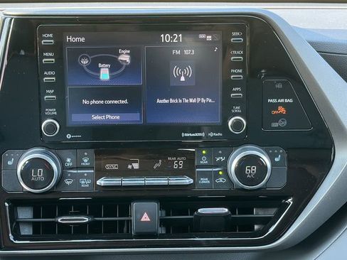 Used 2022 Toyota Highlander XLE image 18