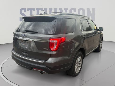 Used 2018 Ford Explorer XLT w/ Equipment Group 202A AWD/4WD image 5