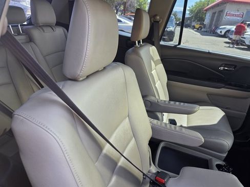 Used 2021 Honda Pilot Touring image 10