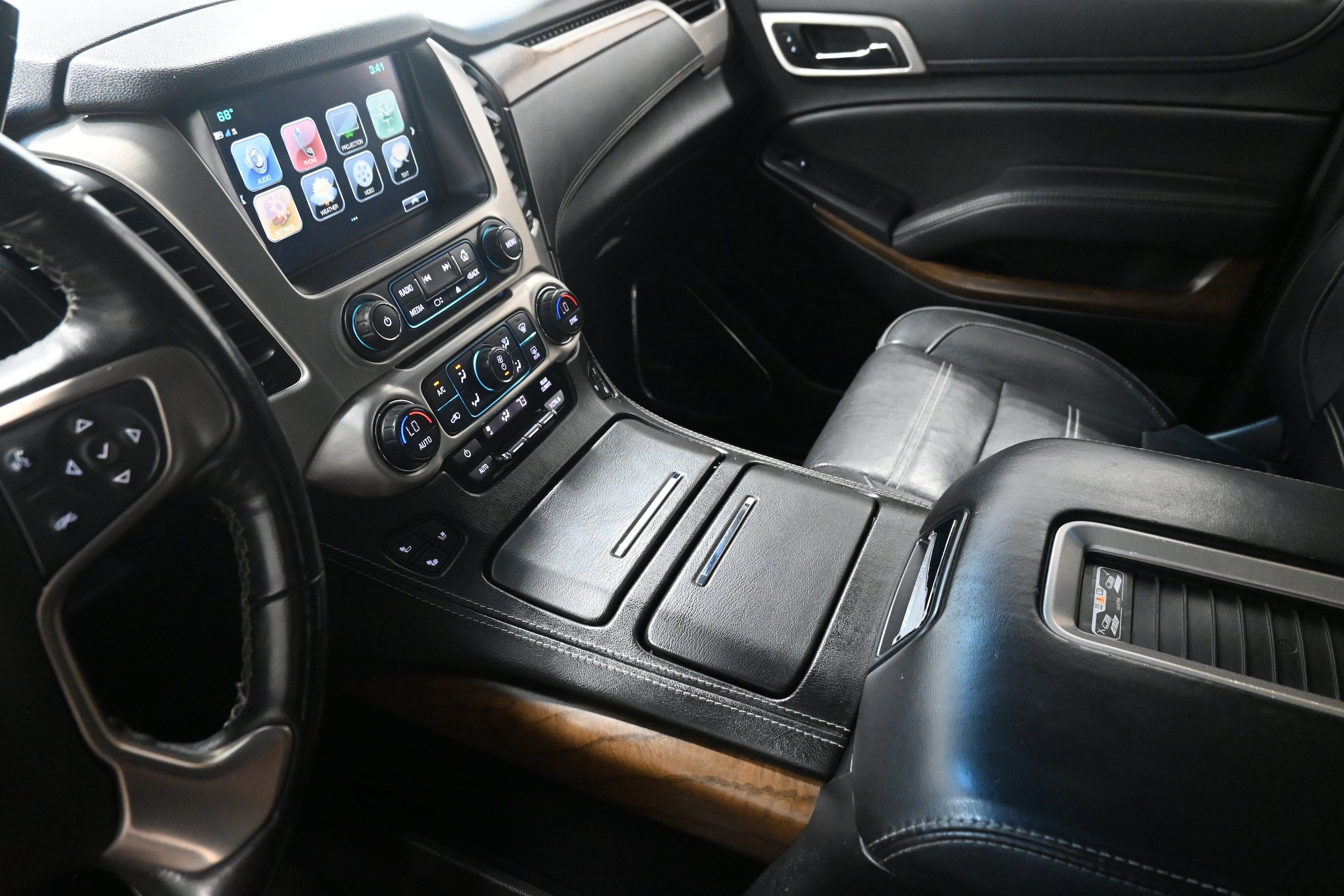 Used 2019 GMC Yukon Denali w/ Denali Ultimate Package AWD/4WD image 14