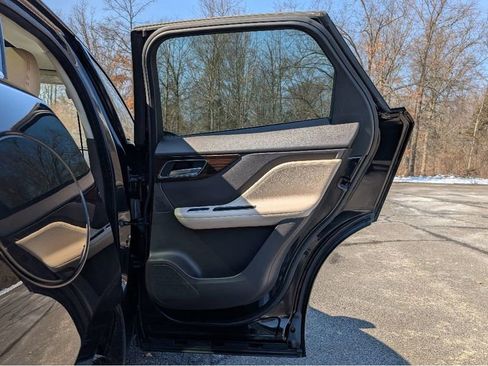 Used 2017 Jaguar F-PACE Prestige image 12