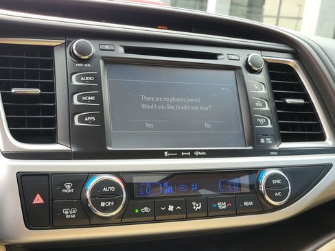 Used 2016 Toyota Highlander XLE AWD/4WD image 26