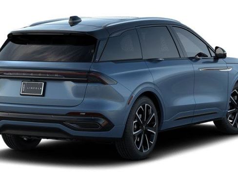 New 2026 Lincoln Nautilus Reserve image 3