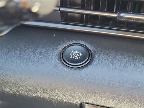 Used 2025 Hyundai Elantra Sport image 8