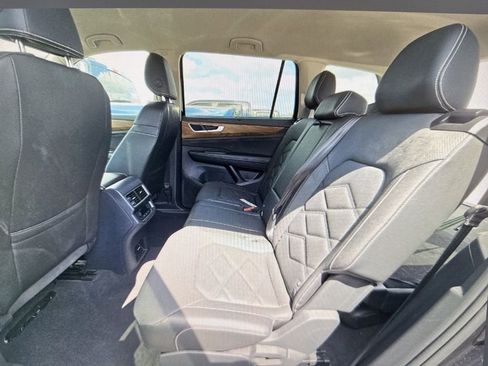 Used 2025 Volkswagen Atlas SE image 10