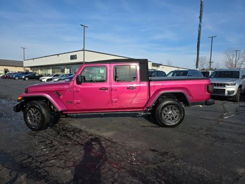 Used 2024 Jeep Gladiator Sport image 3