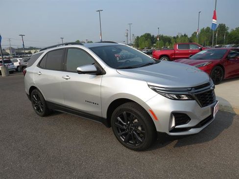 Used 2022 Chevrolet Equinox RS w/ Infotainment Package image 3