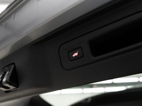 New 2025 Honda Pilot EX-L image 9