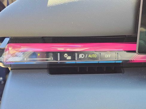 Used 2025 BMW i5 xDrive40 w/ Premium Package image 25